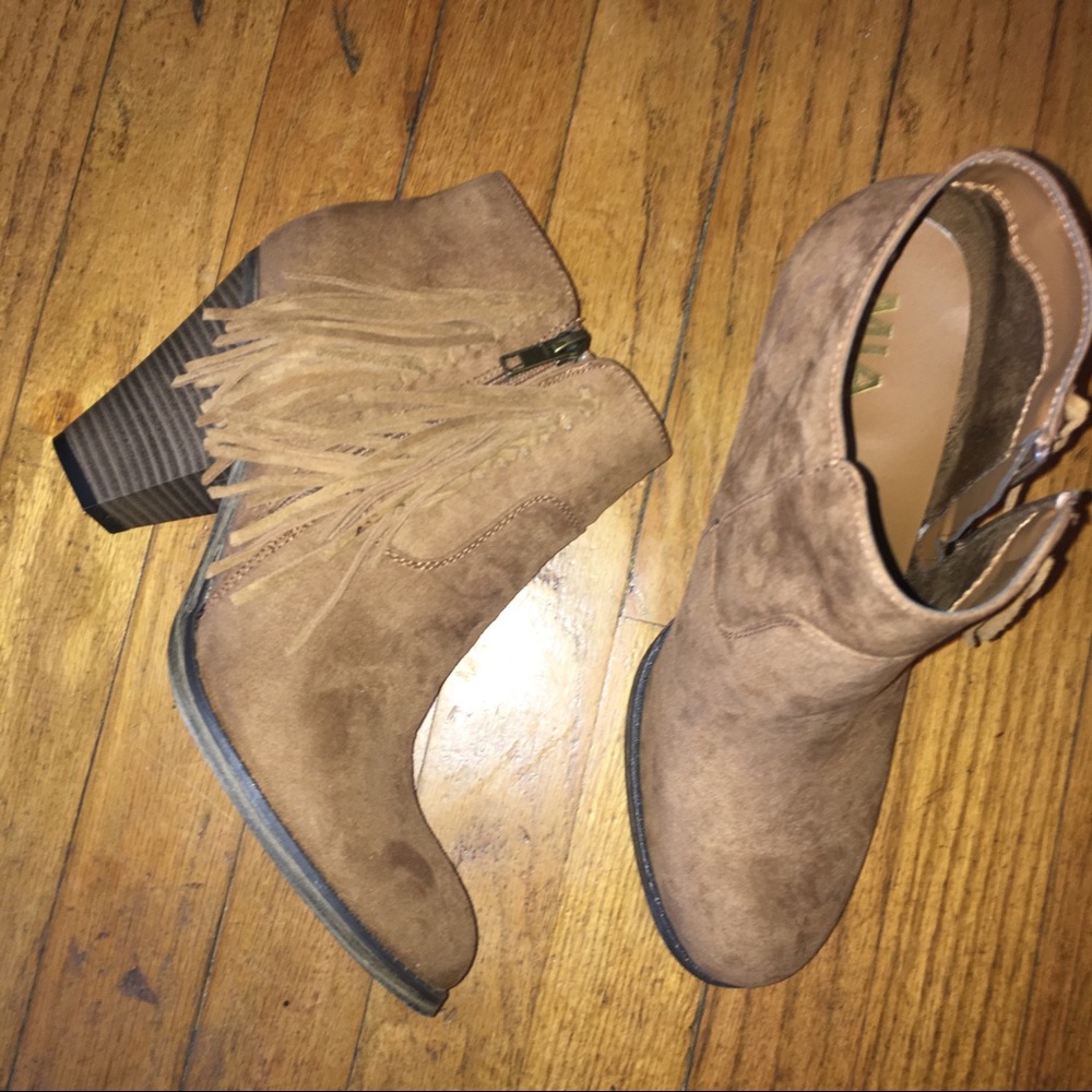 NEW Short Tan Boots
